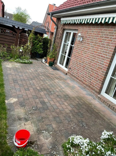 Lauenburger Altstadtpflaster vorher Lauenburger Altstadtpflaster vor der Reinigung